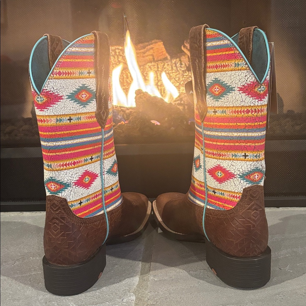 Ariat Tan Southwest Embossed Bubblegum Serape Round Up Square Toe StretchFit - Picture 4 of 14